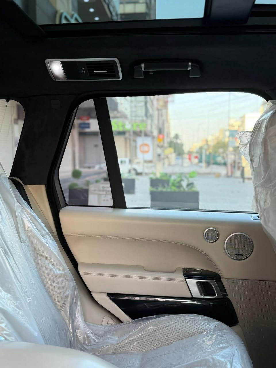 للبيع رانج فوك
2014 كفاله عامه 
عنوان بغداد زيونه
سعر 318 
***********
