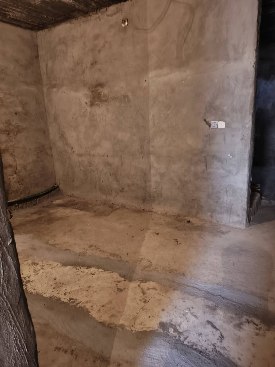 سلام عليكم بيت للبيع طابو في منطقه النهروان 100 متر في شارع الضغط البيت طابوق وسط كلشي بي كامل الخاص مفتوح *********** الشراي بخير ويدلل
