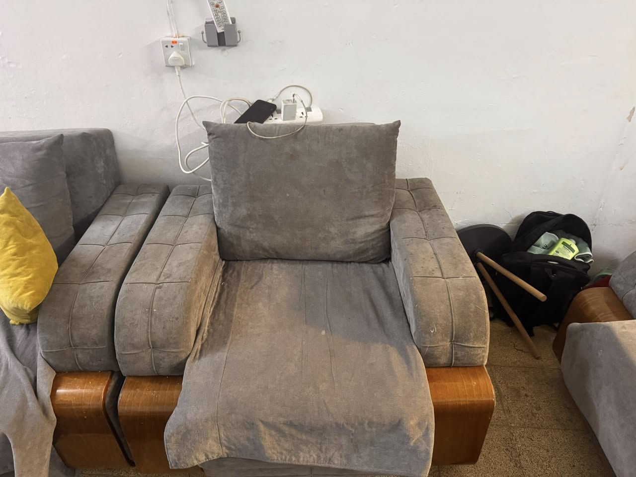 سعر مناسب جدا
تخم قنفات تركي ٧ نفرات
يحتوي على مخازن بالاسفل
مدوشم جديد والاخشاب مالتة مصبوغة
چراچف تغطية من نفس لون ونوع القماش
الموقع/بغداد/ العطيفية
للتواصل 
***********
