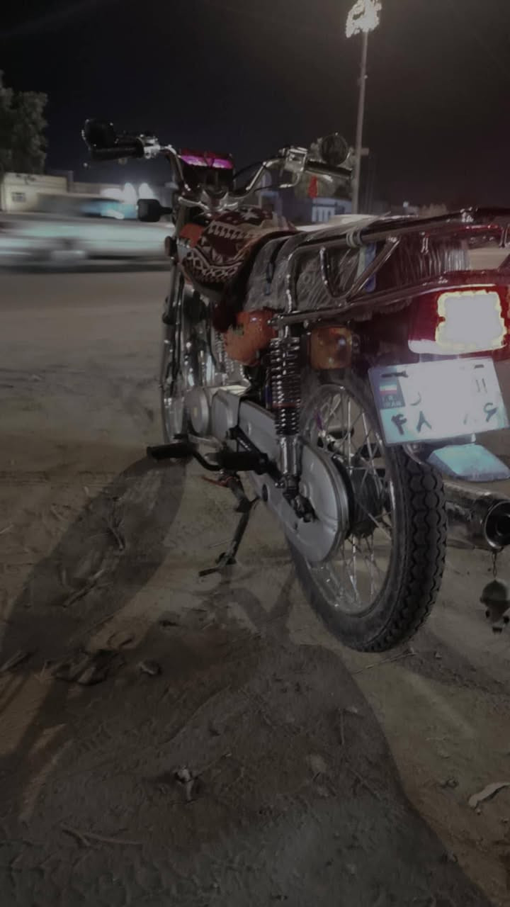 السلام عليكم دراجه جديده برغي مامفتوح بيها دراجه موديل ٢٠٢٥اوراق سكنر وكيلها بل خان مكان نجف قريه الغدير *********** سهى 750وبيها مجال
