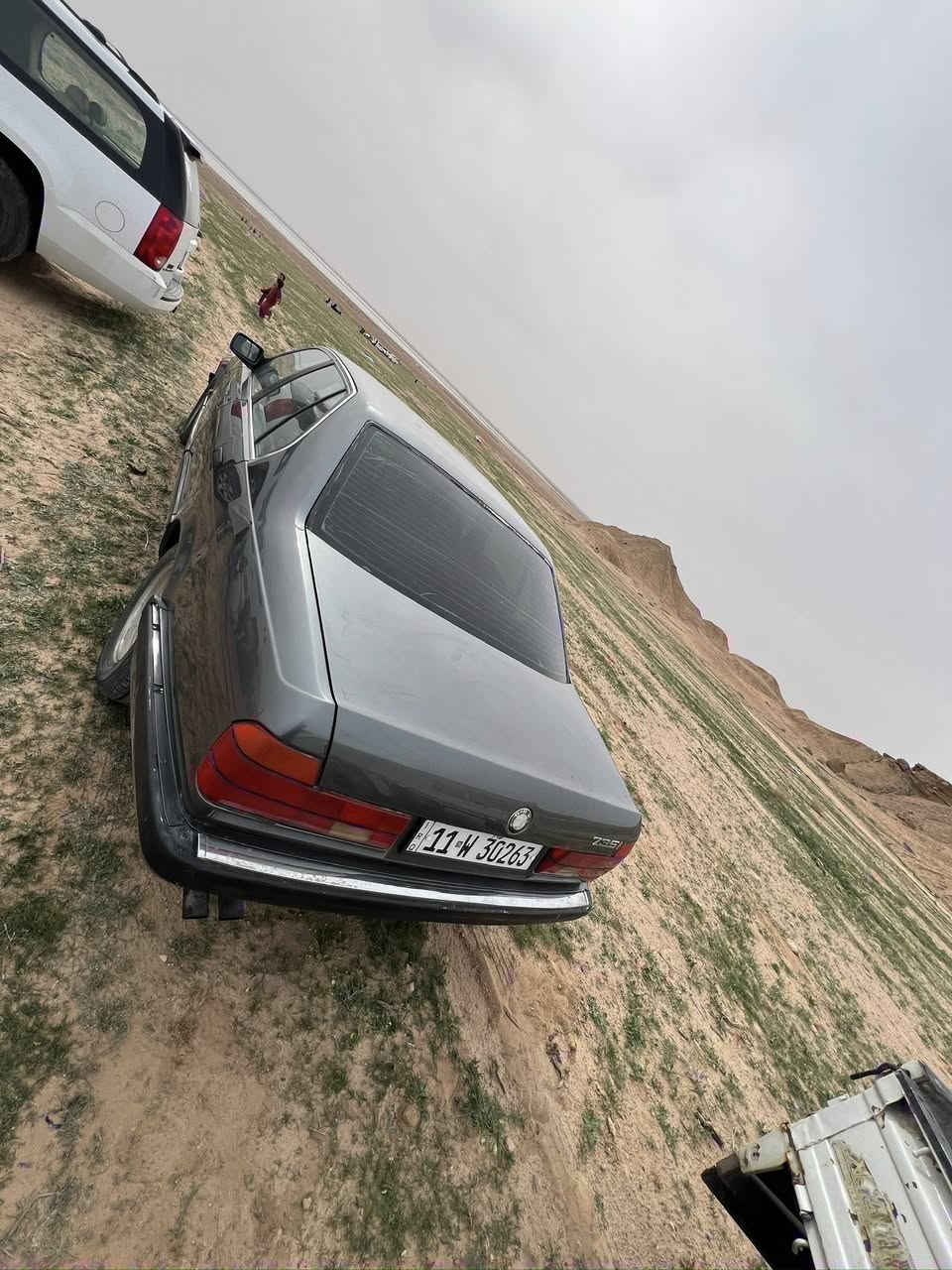 يالله سلام عليكم للبيع بيم مفتوح موديل 1991 سنويه جديده رقم إنكليزي تحويل ثاني يوم
فتحه تبريد ثلج 

مكينه كير خير من الله 

عضمتها كولش حلوه 

مكينه صوت مابيها 

ايرفلور بلجيس فيتم بلكات كلاص بانزين ادامه جديده 

شلعت السياره تآكل الكاع

مكانها بابل رقمها بغداد ومداور وين ماتريد 

بيها شغلات ترتيب فقط 

سعره خاص 

رقم ***********   واتساب كذالك موجود

سياره تجي تشوفها بعينك وتطلع بيها وتقتنع وني خادمك

