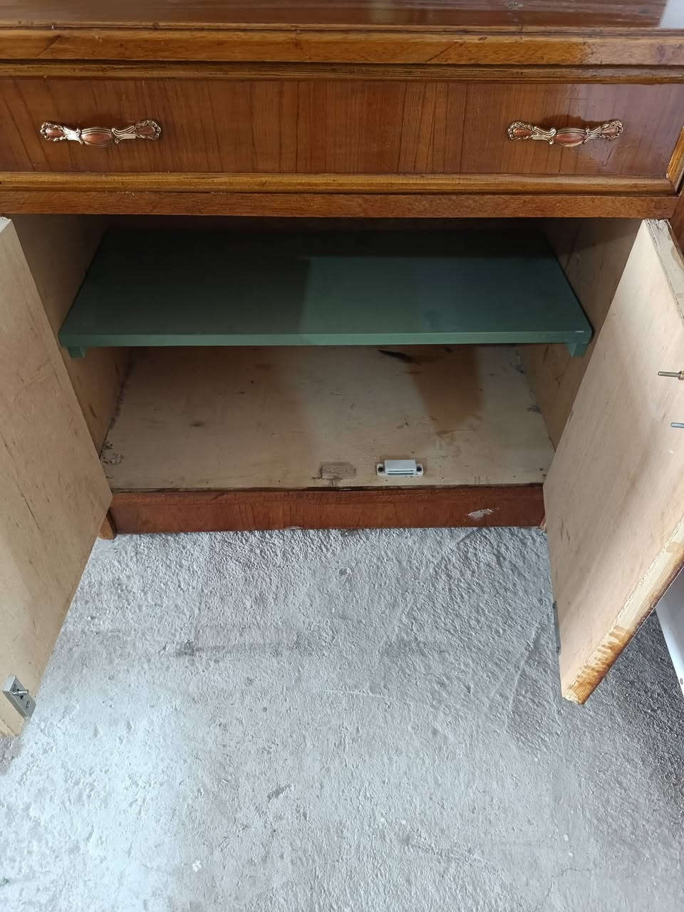 غراض للبيع شارع ٨٠
***********
