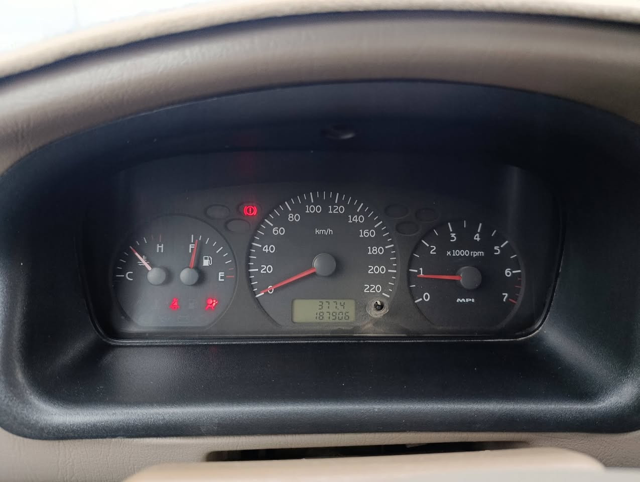 السلام عليكم
للبيع شيري كوين 2013 

تبريد ثلج  تدفئة شغال 

طخم جديد 100%

بدون قطرة صبغ 

مكانتين بارد فقط + بداية خيسان بل دوائر الاماميه سياره على وضع الشركه 

قفل مركزي 

مري كهرب 

جامات كهرب 

كاربون شخصي ماستر 

ماشيه 187

محرك بدايت نفخ 

غرامات صفر 

رقم نينوى دولي شرط التحويل فقط 

 عنوان سياره حي الميثاق 

***********
