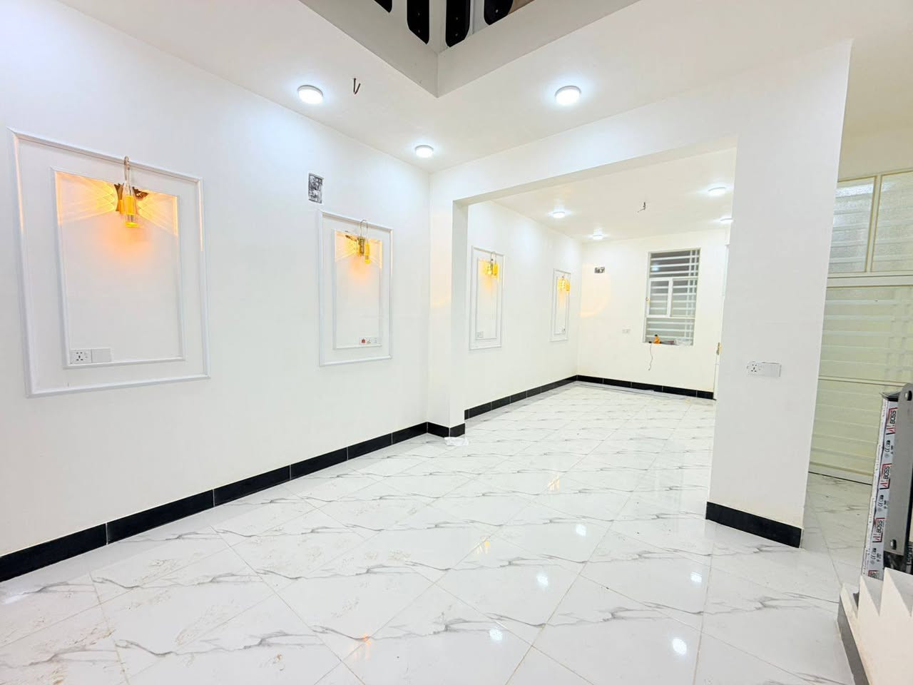 سلام عليكم دار للبيع مساحه 100متر
حي ميسان قرب سكله الكرعاوي موقع فول بناء طابوك صب فوك 
وجوه تفصيل اكثر وتساب ***********
