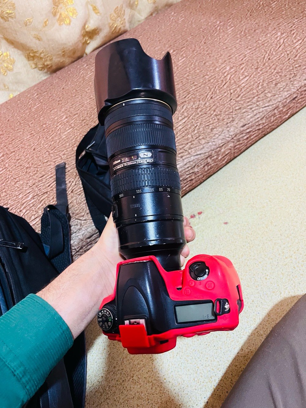 نيكون 750 شتر عالي وعدسه 70/200 نانو كرستال اصدار ثاني وملحقات كامله مكان بغداد