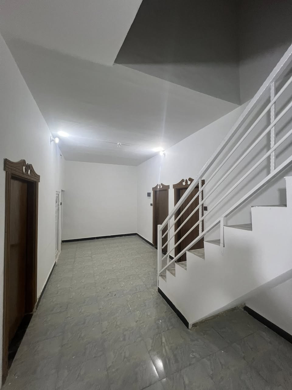 الدار للبيع / افضل موقع في حي الجامعة
الموقع حي الجامعة مقابل الباب الرئيسي لجامعة القادسية/ طابو صرف
المساحة /106 م / بناء عكادة
سنة البناء /2015
واجهة / 9 
نزال / 12
يحتوي الطابق الارضي على غرفة نوم وصالة واستقبال ومطبخ وحمام 
والطابق الثاني يحتوي على غرفة وحمام
عرض الشارع / 15م
***********
