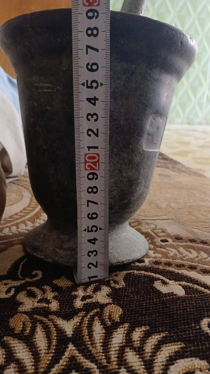 السلام عليكم هاون قديم للبيع ابو ختم اصلي السعر 100وبي مجال ***********
