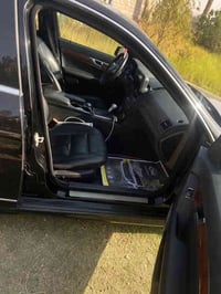 سي ٣٠٠ موديل ٢٠١١ مراوس او بيع ٤ قطع صبغ بدون دواخل سياره جاهزه صدر بي...