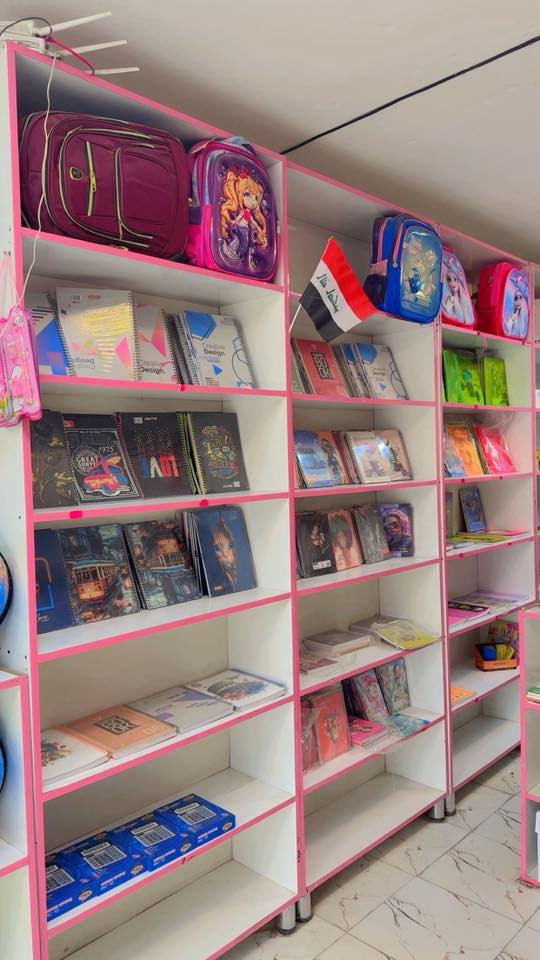 للبيع….  فاترينات عدد ١٠ مع عارضة كفرات موبايل
في محافظة بغداد رقم الهاتف ***********
