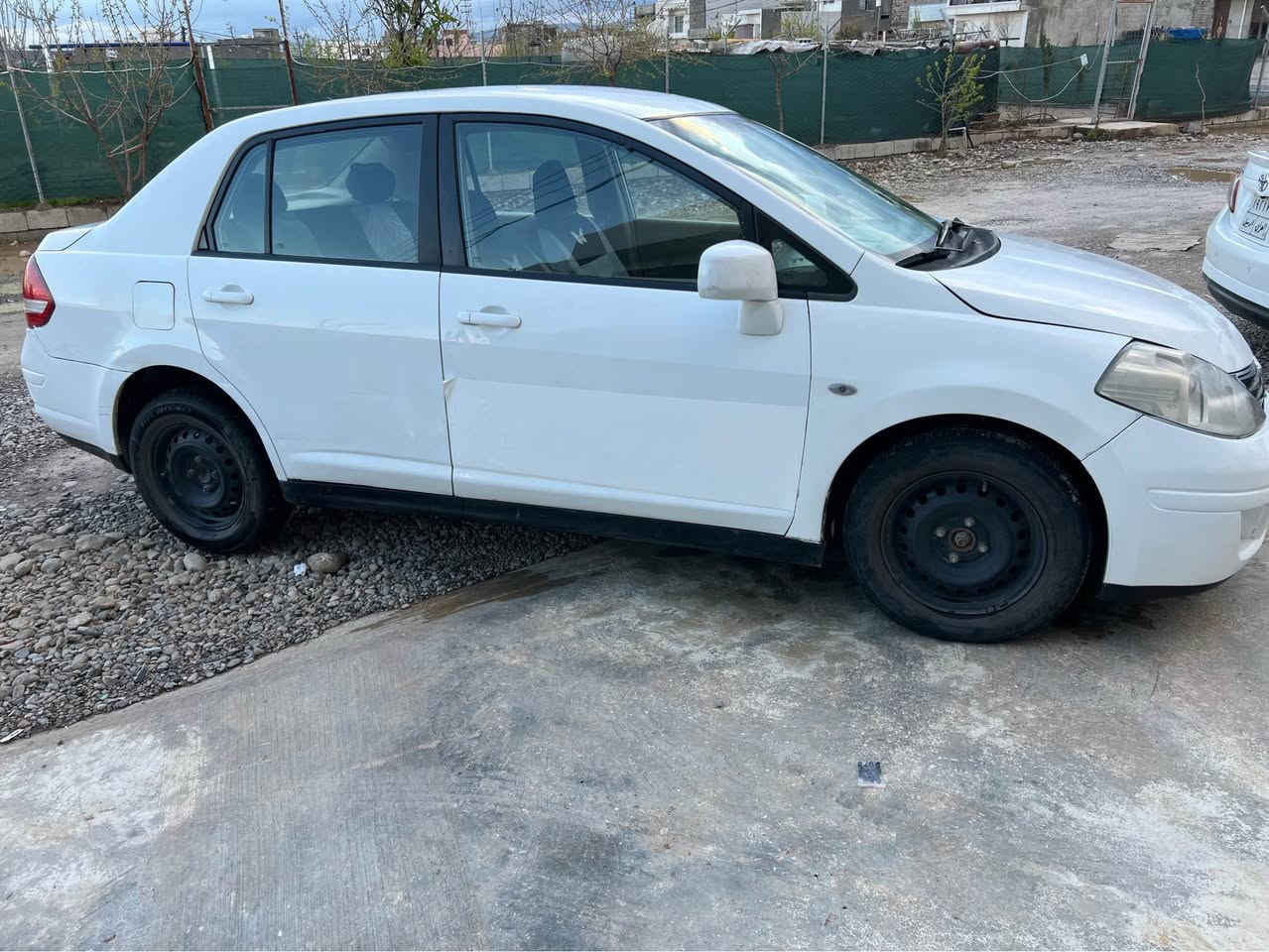 نيسان تيدا 2011گيرتؤماتيك ناوزةرد نموونة لةجواني مالي فةقيرة 
سةنةوي بةسةر چووة 
تاحويل خرامة براوةًبةشةرت پيشو بشتي 

كةپسة 

ناو كةلةكاني هيجي پيوةنية بةشةرت سةقفي بؤياخي نية كةميك ساردةي هةية 

سيارةكة هةرزانة خواربازار نةبوو نةتةويت
ناونيشان رانية ***********
*********** رانية, السليمانية
