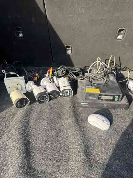 للبيع كامل كبل شغلهن السعر مناسب 150 الف صارن علي ب 500 الف
