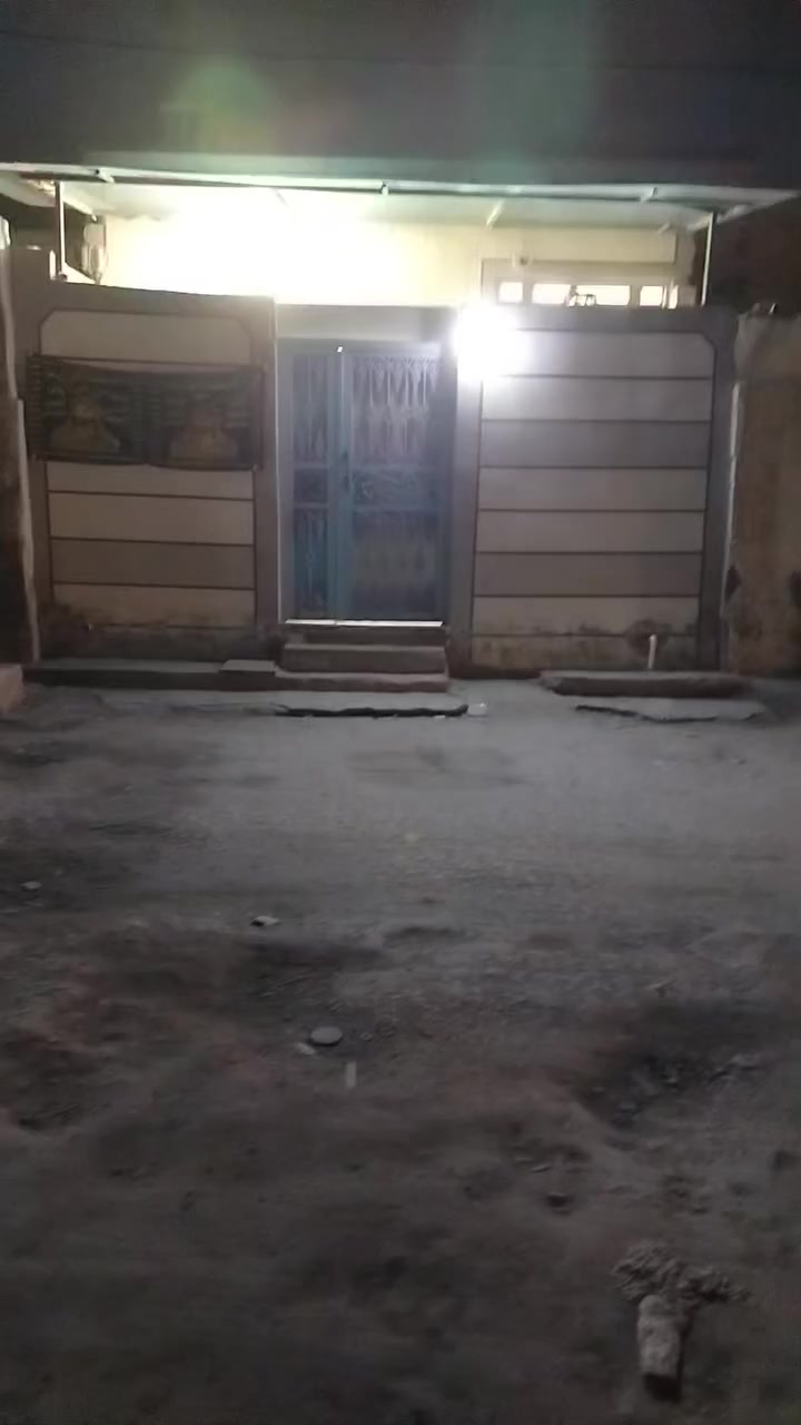 بيت للبيع رابع بيت عن شارع لعام رئيسي مال ميثم تمار لبيت 50متر وجهيه 5متر ونزال 10 متر  سعر لبيت  26 مليون 💸💵 مرقم وكامل اي استفسار رقم 🎊 تليفون موجود *********** وذا اكو مراوس ب  بيت  أو عرصه مكان زين  راوس حسب لاتفاق
