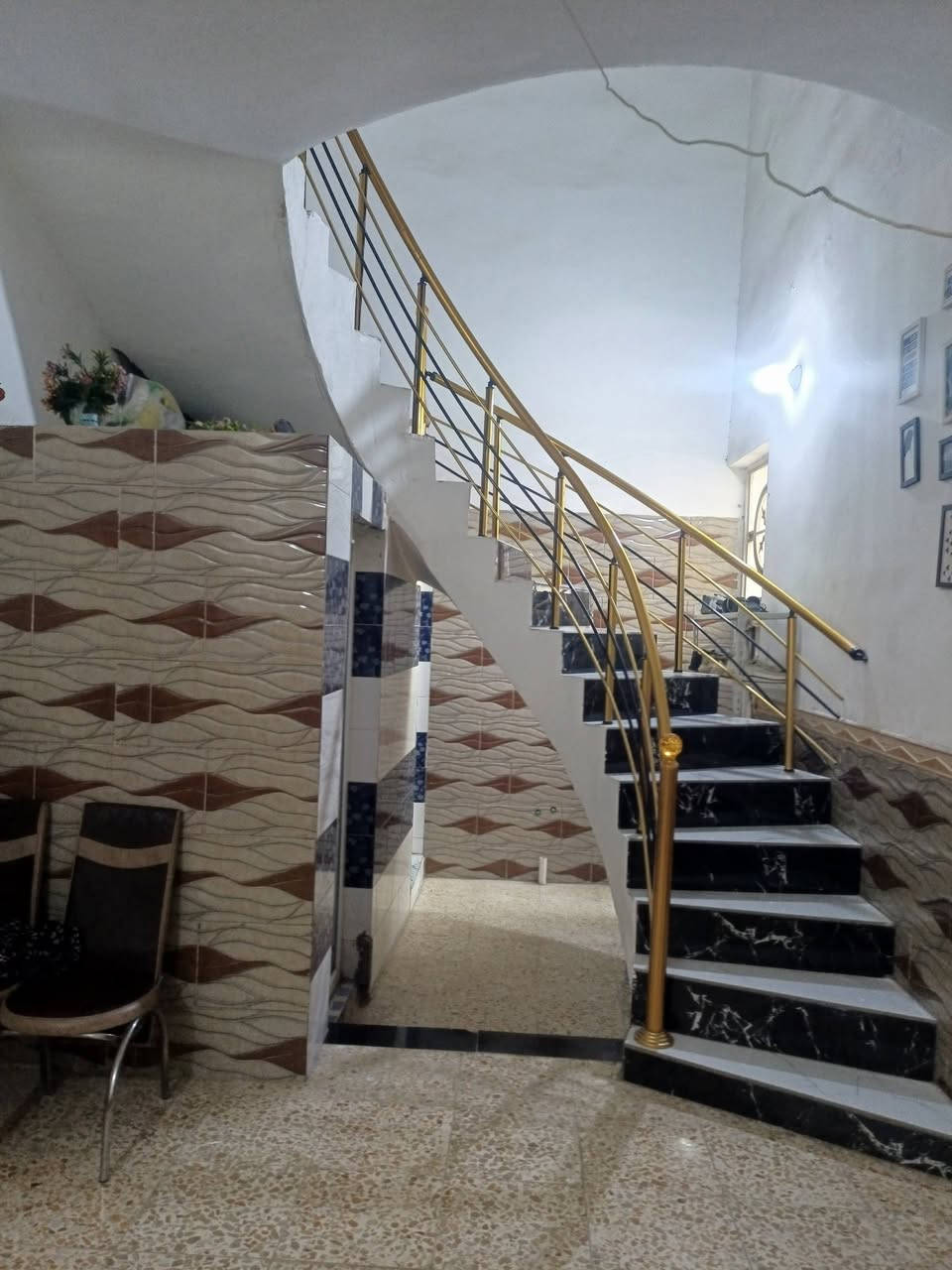 دار للبيع المساحه 200الموقع حي المشتل قرب المدرسة الهيكل على الشارع العريض موقع كلش حلو وبيت نضيف  ويرهم مراوس بيت وكاع على شارع حله بغداد داخل المحاويل فقط للاستفسار الاتصال على الرقم ‏‪***********‬‏
