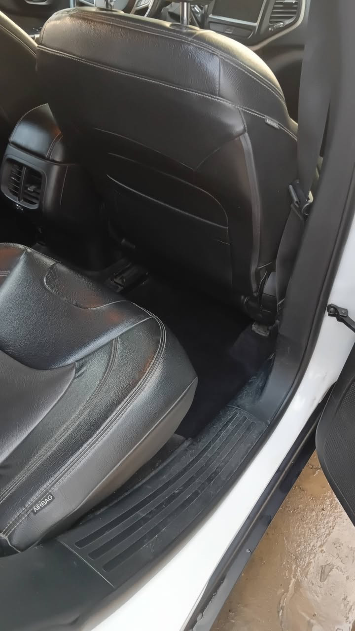 جيب شيروكي ستيشن (بزون) 2017 فول مواصفات عدا الفتحة السعر 130 ورقة / بسم الله ما شاء الله 

1 كشن هيتر و كشنات جلدو كهربائي 

2 شاشة كبيرة قياس 8.4 انش

3 دفع رباعي محرك 2400 تنفس طبيعي 

4 بريك بصمة 

5 محرك كير مكفولات ممفتوحة 

6نضام تثبيت السرعة 

7 ستيرن كهربائي 

8 كامرة خلفية 

9  تحكمات ستيرن 

10 نضام الملاحة 

11 بلوتوث و مدخل usp

*********** للتواصل
