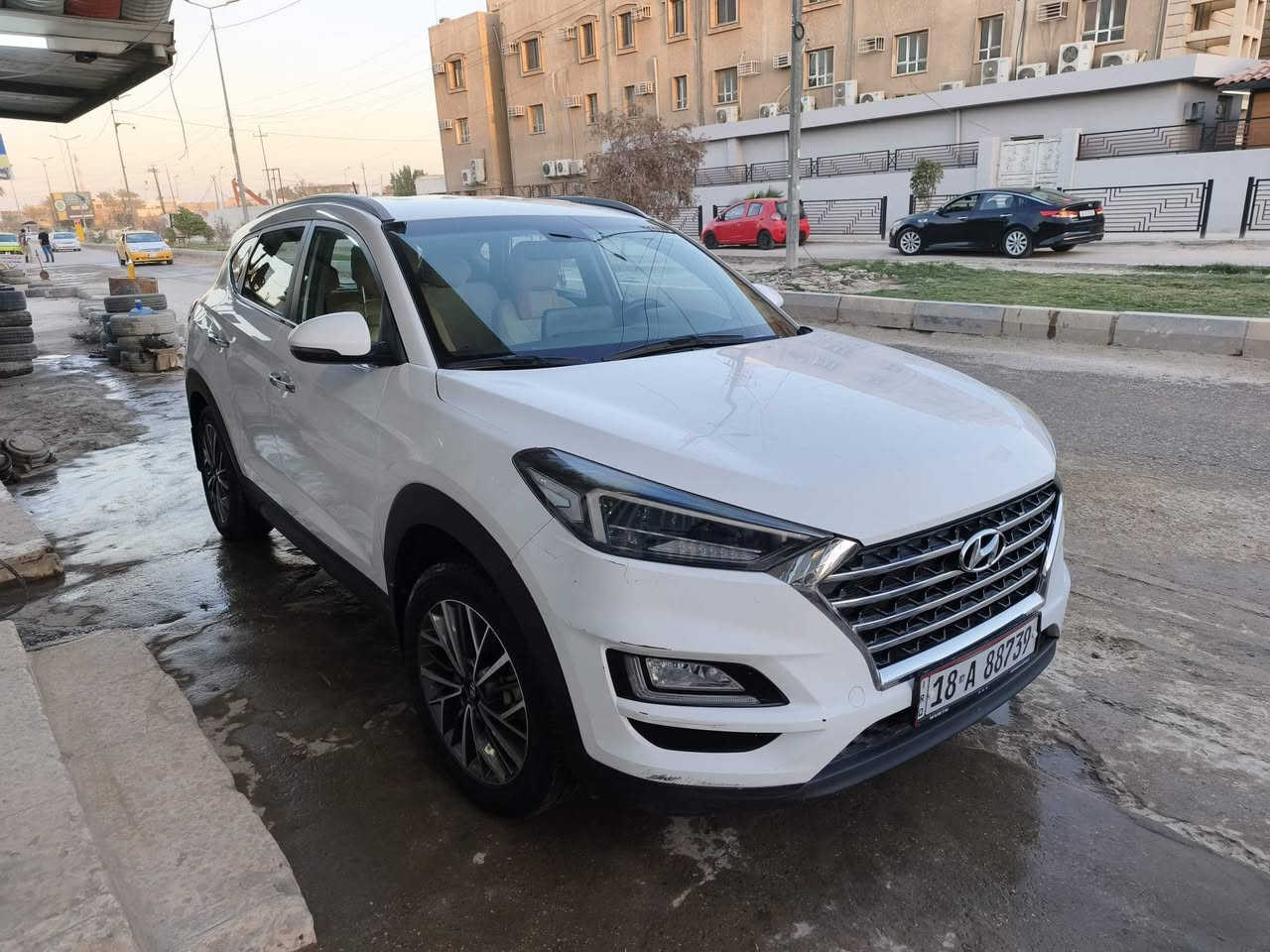 #توسان2019خليجي  بابل رقم دولي انكليزي ماشيه ١٢٤Km فقط🚘
1-بصمه عدد 2 بصمه ابواب دخول ذكي✅
2-مري شفط ثلاجه بل جكمجه ✅
3-حساسات خلفية✅
4-لايت زينون  خمس عدسات+ LED✅
5- كراسي الاماميه كهربائي ✅
6- 4 دسك✅
7-قبضات أبواب من الألمنيوم✅
8-ارباك عدد 2 ✅
9-شاشة كبيره +وكامره وتسجيل طريق امامي وخلفي✅
10-مثبت السرعة Cruise✅
11-أوضاع القيادة  Drive Mode (ايكو-سبورت-نورمال)✅
12-قطعتين تبريد✅
13فول فول تحكمات ستيرنج جهتين
14-نضام ABS
15-اشارة في المرايا الجانبية✅ 
مكان السياره بابل  واستفسار اتصل ***********
