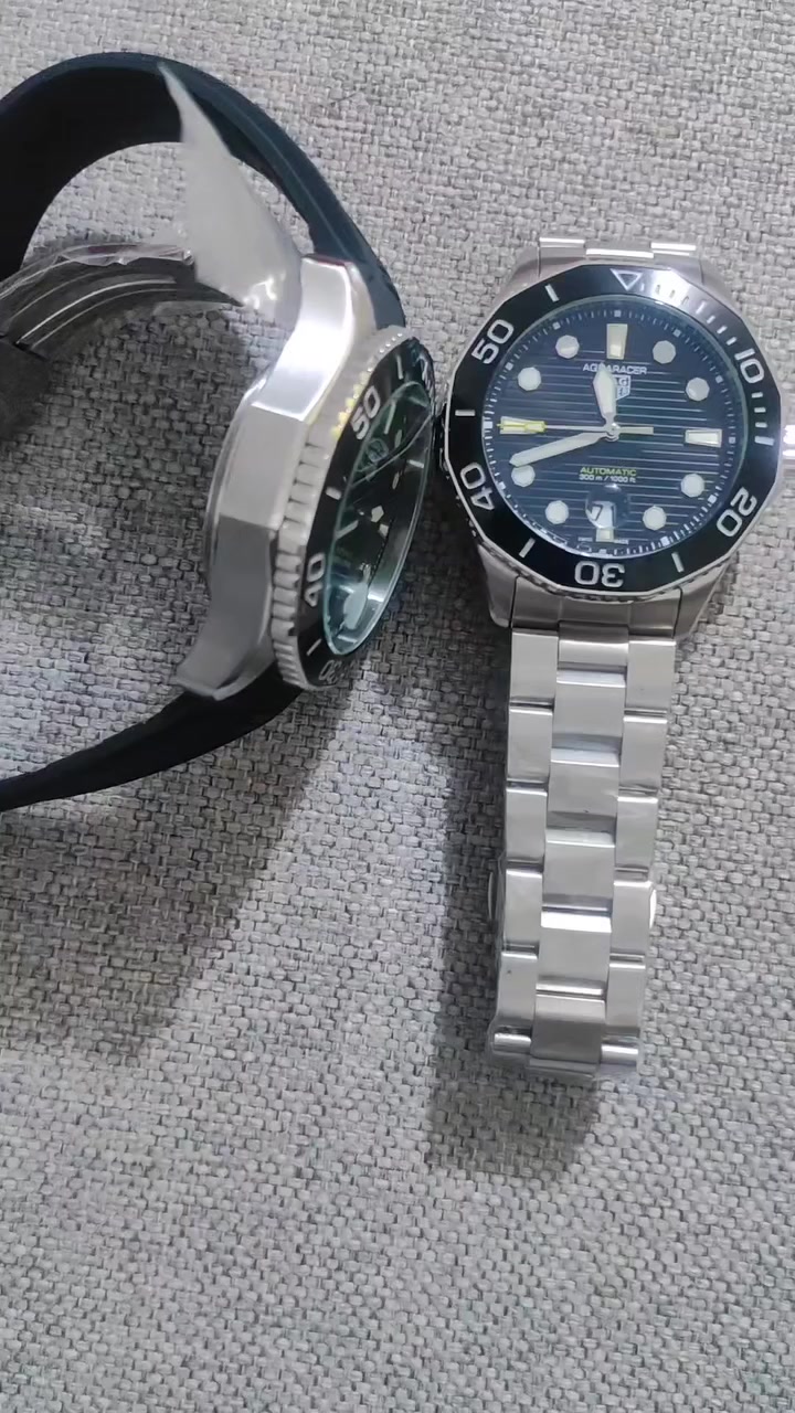 ساعة تاگ هيور TAG Heuer Aquaracer
حركة ميكانيكية 
متوفرة موديل سير ربر ومعدني


**إذا كنت صاحب هذا الإعلان وتريد حذفه لأي سبب، رجاءا أرسل رسالة إلى الدعم الفني**