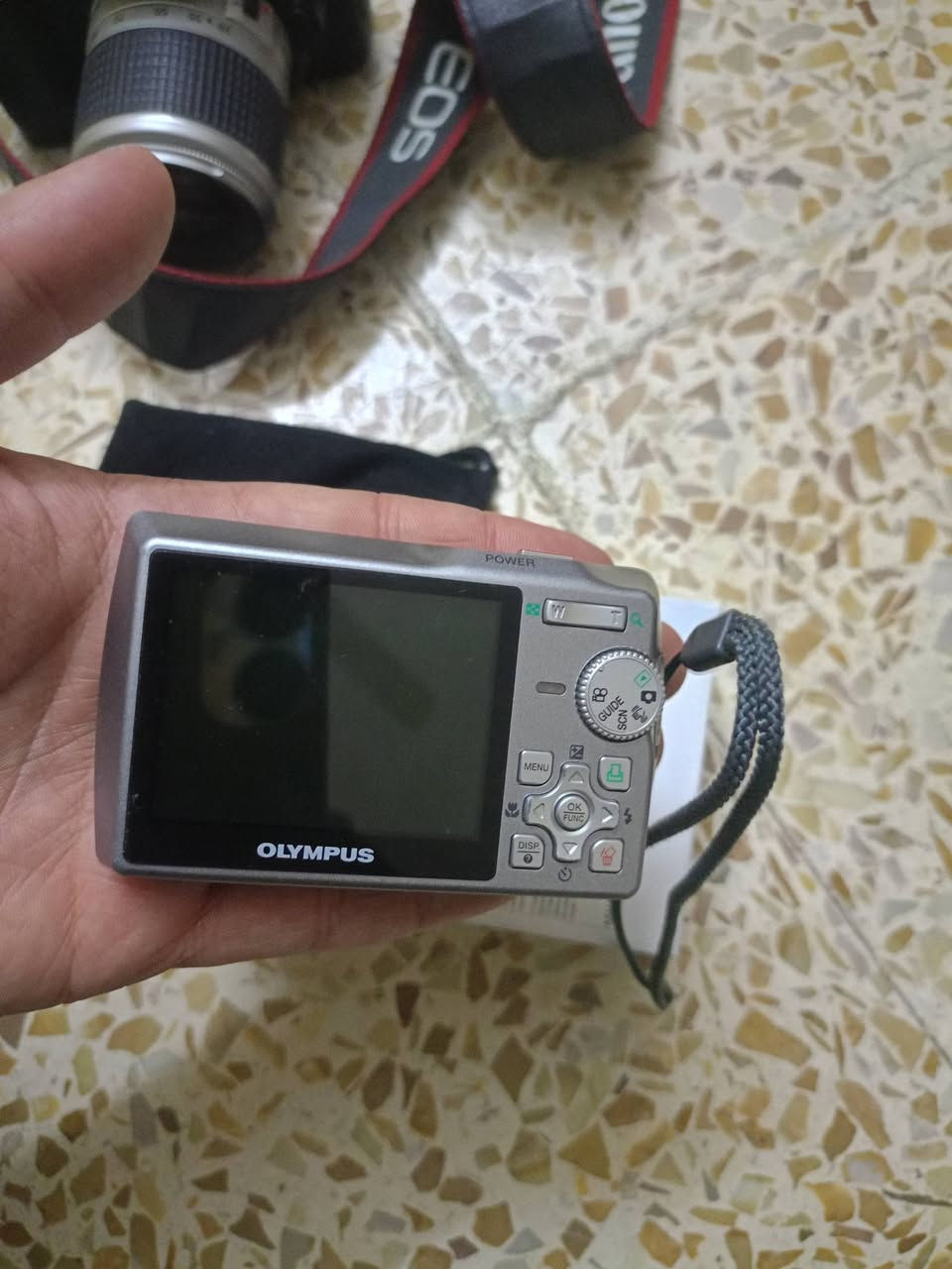 السلام عليكم كامرات شلعه وحدا 30 قطعه 
متوفر كامرات للبيع شلع 30 قطعه سعر القطعه 45 الف شلع شرط الشغل مابيع قطع لان شلعا وحدا شي يشيل شي اقل وحدا بيهم تسوا اكثر من هذا السعر بس متوازي توصيل موجود رقمي *********** وتساب ***********
