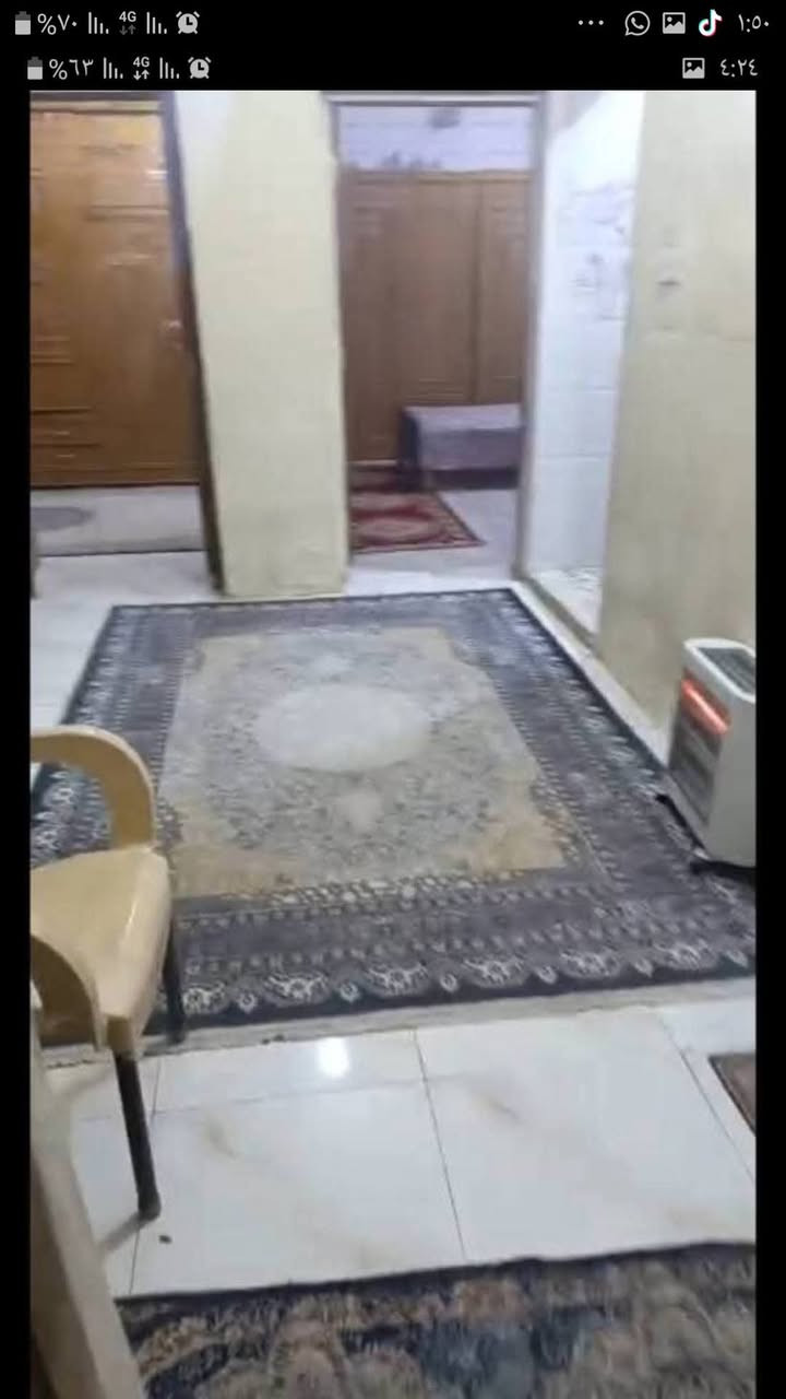 بيت خلفي دولاني ١٣٠م  عرض الممر ١٢٠م نظيف استقبال وصاله وحمام وغرفتين سعره ٨٠ وبي مجال بيع نقد الموقع حي العسكري قطاع ١٢ خلف سيد محمد قريب على ساحه  غريبه للاستفسار اتصال ***********
