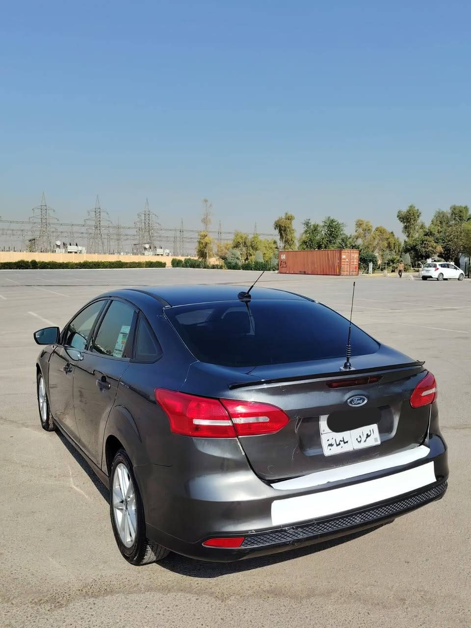 فورد فوکس 2018
دووپارچەو نیوی هەیە لەگەڵ جەمپێکی خفیفی پێشی 
کیر مەکینە تبرید بەشەرت 
140 هەزار غەرامەی لەسەرە
پشتی کەپسە
سعری 76 مەجال 
***********
*********** أربيل, العراق
