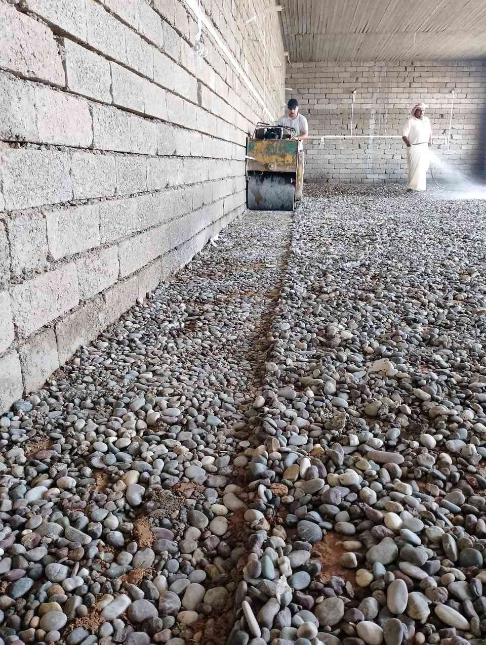 السلام عليكم يوجد حادلة وزن طن  ونص الضغط سبعه طن  لحدل البيوت والثيلات والحواش مع  كادر عمل كامل تعديل وتصفير  وفرش حجر(حدل بلا  لاش كبل سيراميك) للاتصال *********** او ***********. والأسعار مناسبة أن شاء الله
