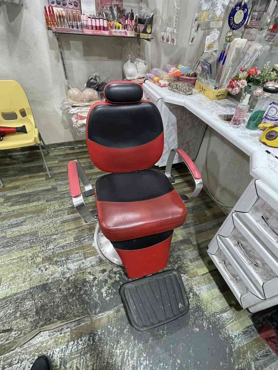 السلام عليكم
للبيع 

باب المنيوم 3.5*2

2 كرسي حلاقه 

ميز حلاقه ألمنيوم نسائي 3 متر 

مرايه حجم مستطيل  2.5

  

استعمال قليل و اي كسر مابيهن

تواصل ع هذا الرقم ***********

مكاني بغداد الدوره
