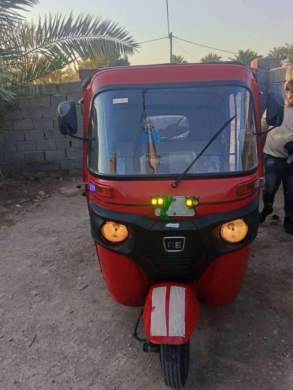 السلام عليكم تكتك للبيع موديل 18 أوراق اصولي اتكفلها شرط الترقيم مكان النعمانية  التكتك خير من الله الشراي يتصل بي خير ويدلل ***********
