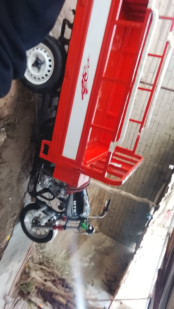 سلام عليكم ستوته  ادوات للبيع امتيار صدر فرس ستوته نضيفه كلش محرك نضيف ما ناقصه شي بس دبلات واكفات كدام تايرات جدد توه شادهن السعر 750 وبيه مجال مكاني بصره قضا المدينه ***********
