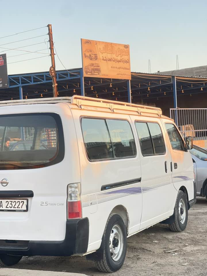 السلام عليكم ورحمة الله وبركاته 
نيسان يورفان ناصي اللبيع موديل 2009 
كفاله عامة عدا الجنطه بيه صبغ والباقي كفاله 
كير مكينة اكسن مكفولات متعهد بيهن والسياره باسمي والسنوية 2027 
وسياره تخم تاير جديد والصدر جديد وحداديه السياره جديدة الرقم السياره "بغداد " تحويل مباشر السعر 130 وبيه مجال العنوان بغداد -المحموديه 
الرقم ***********
***********
