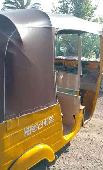 السـلام عليكم تكتك للبيـع موديل 18 شهر ل 4 خير من الله نضيفه كبل لشارع 
السعر 4/500 
تواصل واتساب فقطط 
0771 858 8782
