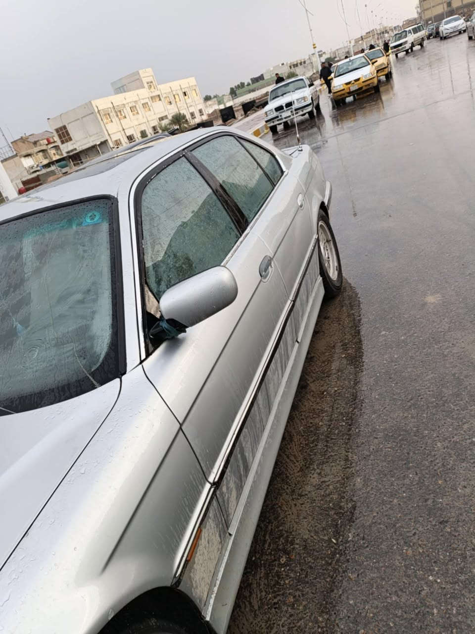 بعد التحية والسلام 
اخون  كاسحة باب قصير
BMW E38 740I بليتة وسنوية
مكينة وكير 44 V8 
كير تمساح المرغوب
شلعه تشك الكاع ومعدل يرضيك
السيارة جاهزه من كلشي 
سنتر لوك تبريد 
برده خلفية
تخم تاير جديد انتاج 2025
ويل خلية
رقم بغداد الماني مشروع وطني مداور ثاني يوم راعيها يمي 
مكاني ديوانية 
منظومة زينون عالي فقط 
شاشة تاب 
كشنات كهرباء 
جنطة شفط 
ترايك 220 
حدادية حلوه ومرتبة 
مكفولة من ضربة وكص وكلبه وعيب شرعي فقط صبغ جمالية وعموم البي ام مصبوغ جمالية وبيها تلحيضات بسيطة 
سيارة جاهزه من كلشي 
80 وبيها مجال
***********
