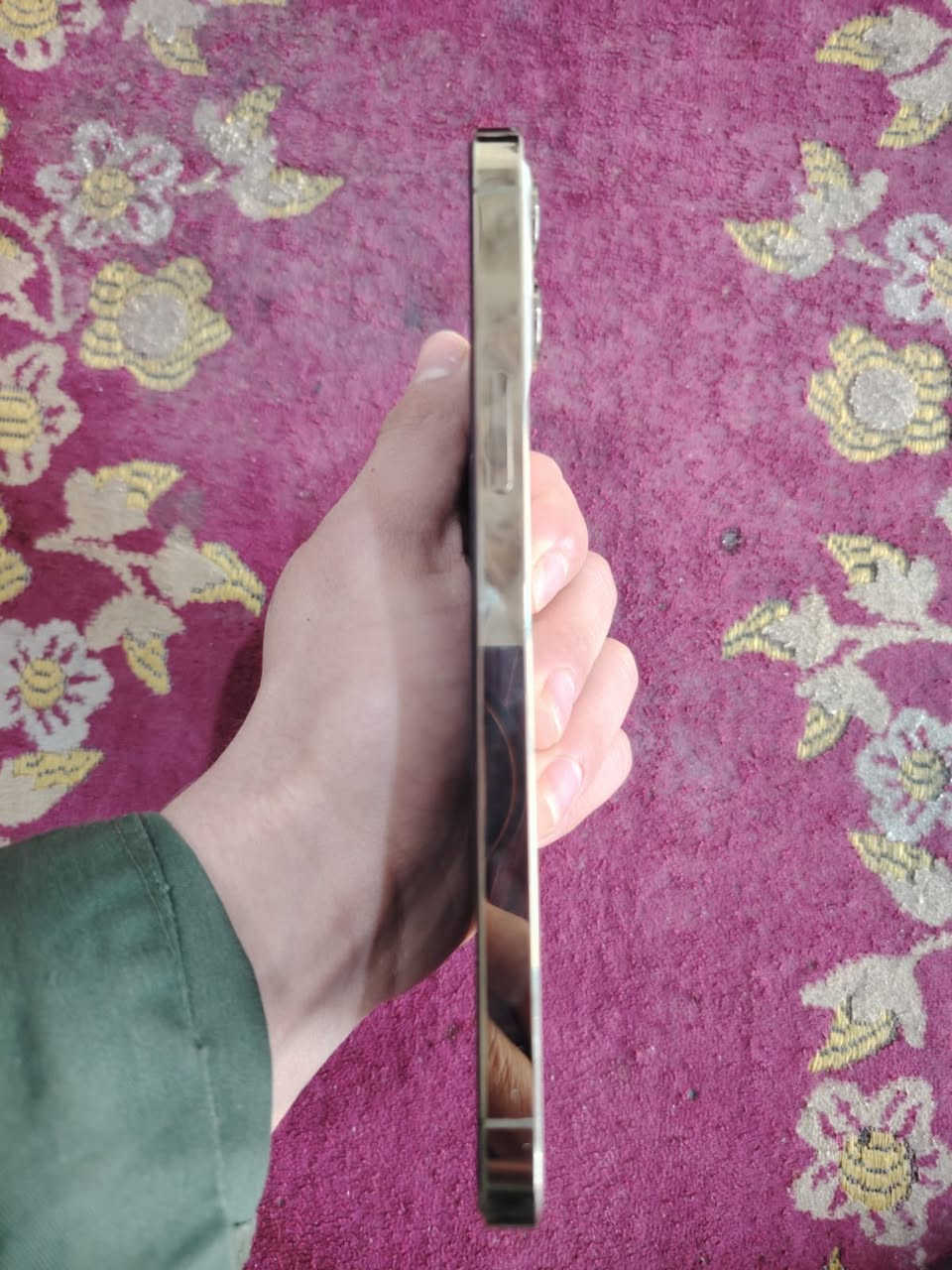 سلام عليكم ايفون12 برو ماكس بطاريه77 ذاكره256بس السماعه الي يم لايسي عاطله للستفسار التصال على الرقم***********
