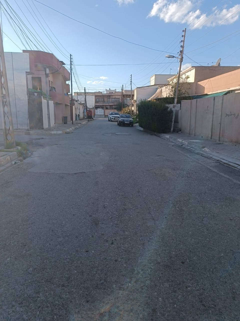 دار للبيع طابو صرف المساحة 200م الموقع كركوك حي الاسرئ والمفقودين خلف مول نزار سني بناء حديث 
موقع مميز جدا 
 طابقين كامل يحتوي على 6غرف نوم وهول واستقبال ومطبخ  وصحيات ودرج داخلي وحديقة وكراج 
الطابق الثاني هيكل 
علما أن الدار مطلوب للاسكان 35مليون
السعر الكلي210مليون  يتم دفع 175مليون  مقدمةوبي مجال اما المبلغ الباقي اقساط للاسكان أو يتم تسديد المبلغ كامل

للاستفسار الاتصال على الرقم التالي 
***********📞
او مراجعة مكتب صباح كركوك للعقارات حي الاسرئ والمفقودين قرب جامع المعراج
