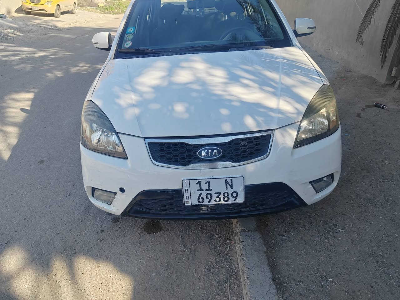 السلام عليكم اخواني للبيع سيارة كيا ريو موديل 2012 وارد خليجي المحرك والكير وباقي الأجزاء كلها بحالة ممتازة عداد السيارة 131 الف حقيقي الصدر الأمامي يحتاجلة ترتيب بي طكات خفيفة والصدر الخلفي نضيف باتري جديد زوج تايرات جدد ريمونت شخاطةاصلي  عدد2 تحكم ستيرن جهتين مسجل بلادي دواخل السيارة على وضع شركة كلشي بيها شغال الحمدالله القايش جديد دهن الكير اصلي من شركة كيا اخذتة بدلتة بلنسبة للحادث ما بيها اي حادث قوي ابد اما الصبغ بيها أماكن بسيطة واني مسويلها سونار جديد السيارة على ايد وحدة استلام شركة  5 ويل كب بلادي
السعر 81 وبيها مجال بسيط جدا
الرقم بغداد مشروع وطني سنوية جديدة
العنوان بغداد الجديدة
*********** عبدالستار
