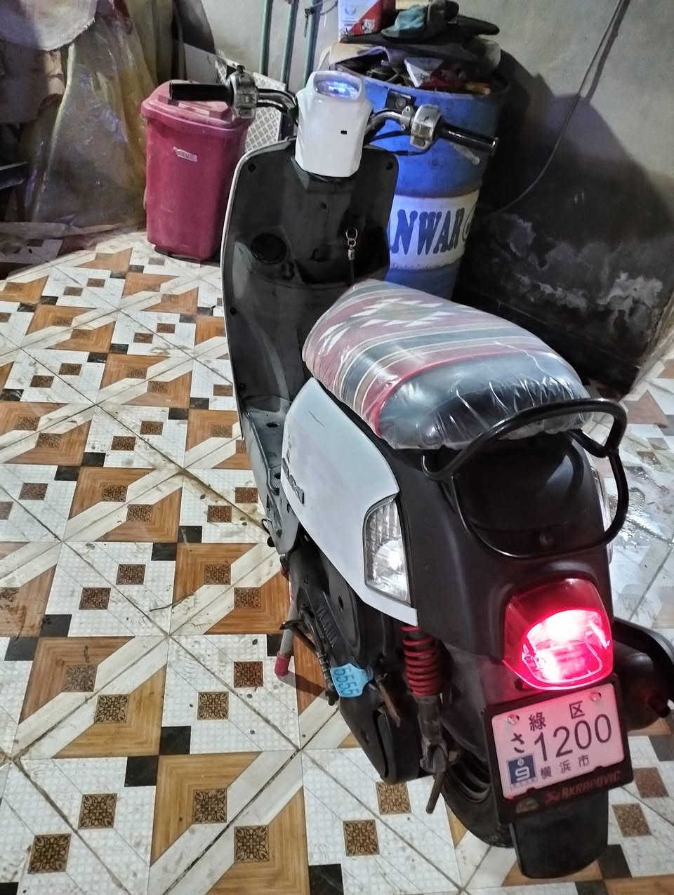 ماكس بوليس
دراجة بلاد مكفولة من كلشي محرك ما مفتوح وناعمه نازله من الرمبة بشهر ال2025/10 
السعر 850 او مراوس بعدله نضيفة
***********
مكاني حي الجامعة
