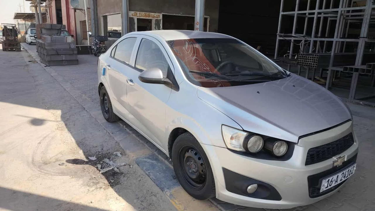 شوفرليت سونك 2012
محرك 1600 رقم قادسية انكليزي
مداور ثاني يوم بأسمي السيارة 
تبريد تدفئة شغال حدادية وكير ومحرك خير من الله
السعر 62 وبيها مجال مكانها نجف
تواصل ***********
