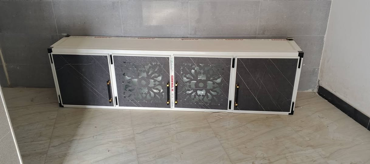 كاونتر مترين ونص ارضي ومعلق والملحق متر ونص للبيع
السعر 450 وبي مجال بسيط 
العنوان سوق الشيوخ 
الرقم ***********
