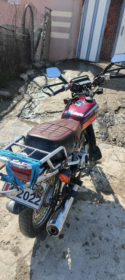 السلام عليكم تايكر 2020للبيع
شرط المحرك مامضروب صبانه 
وايرميه شغال 
دبلات جدد
معه منفيس 
ماطور مايعوزو شي كامل مكمل 
سعر 525 وبي مجال 
مكاني حمام علي


**إذا كنت صاحب هذا الإعلان وتريد حذفه لأي سبب، رجاءا أرسل رسالة إلى الدعم الفني**