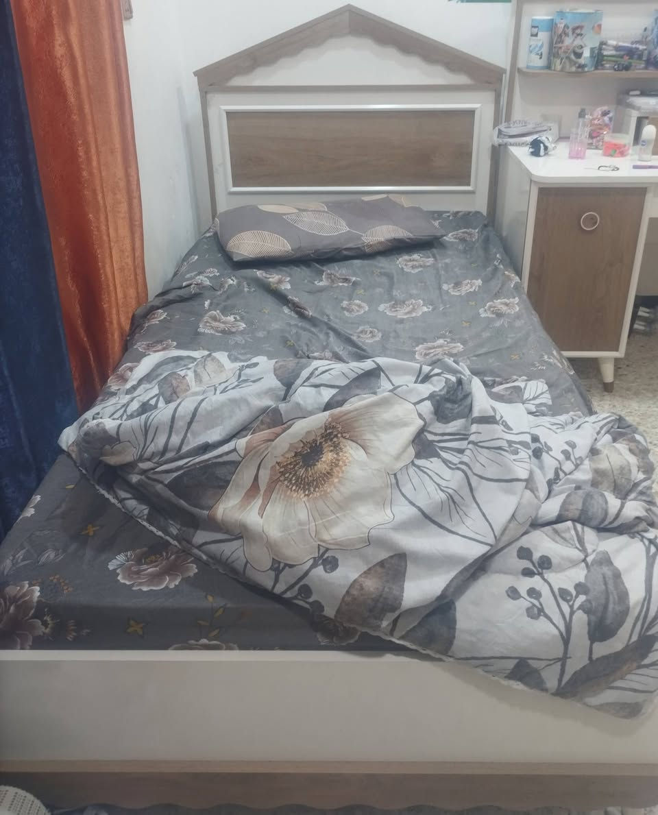 السلام عليكم غرفة تركيه ام نفر بيها اضرار بسيطه مجرد صيانه باب ينشد مجر تصيرله صيانه ويربط نظيفه مابيها خدوش والصور امامكم  + جرباية اضافية قيمها وتعال اخذ بالعافيه


**إذا كنت صاحب هذا الإعلان وتريد حذفه لأي سبب، رجاءا أرسل رسالة إلى الدعم الفني**