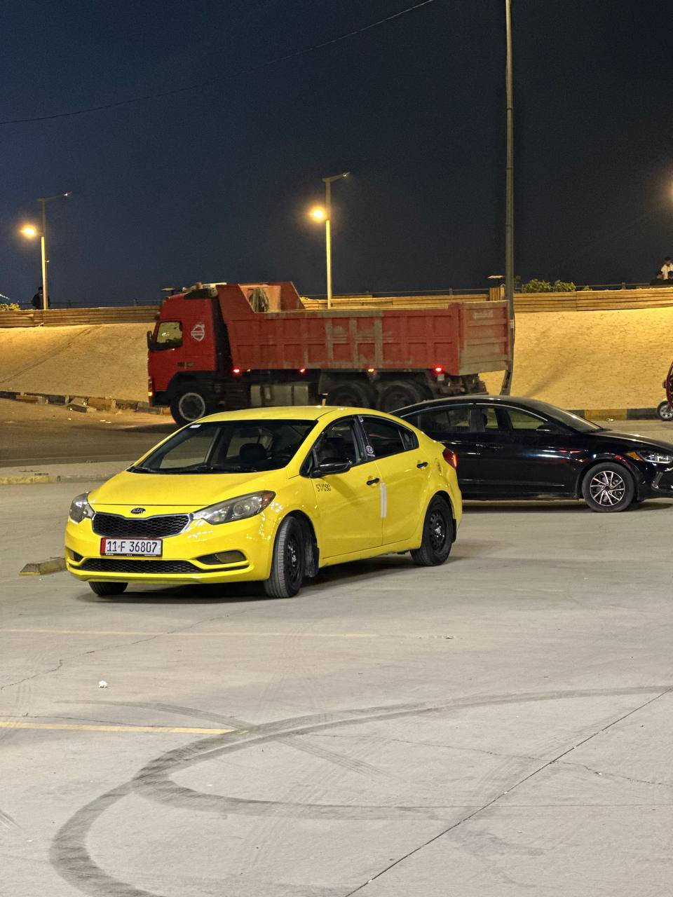 السلام عليكم من رخصه الادمن سياره فورتي للبيع رقم بغداد انكليزي مصفره هيئه ومرور بأسمي تحويل ثاني يوم سياره جاهزه كبل للشارع السعر١٠٥وبيهه مجال للتفاصيل ***********
