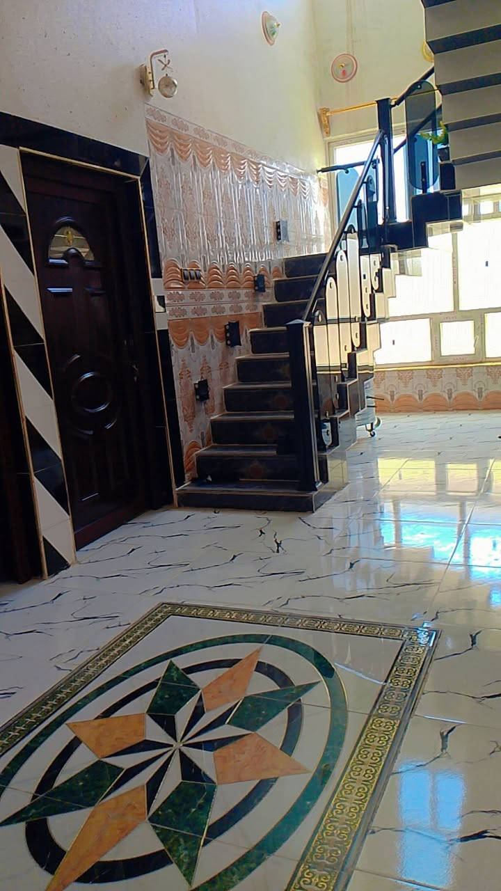 السلام عليكم 
بيت للبيع المساحه 200متر 
بناء حديث سنه 2023
يتكون البيت  من غرفتين وصاله وستقبال ومطبخ وصحيات داخليه وصحيات خارجيه 
الخدمات كامله من كهرباء مولد ماء مجاري تبليط 
البيت كله سراميك +سقف ثانوي 
العنوان بلدروز قرب صيطره 60مقابل معمل الثلج الصلطان 
السعر كلش مناسب
للستفسار ***********بي واتساب
