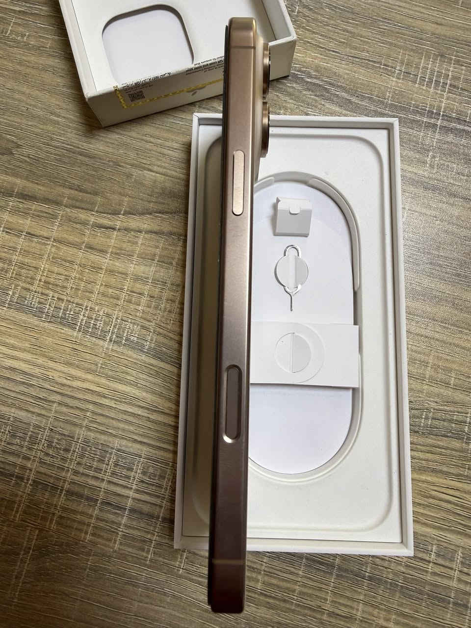 ايفون 16 برو ماكس 256 ماستر الاصلي نضافه 100‎%‎  بطاريه 100 السعر مليون و450 الف   زعفرانيه    ***********
