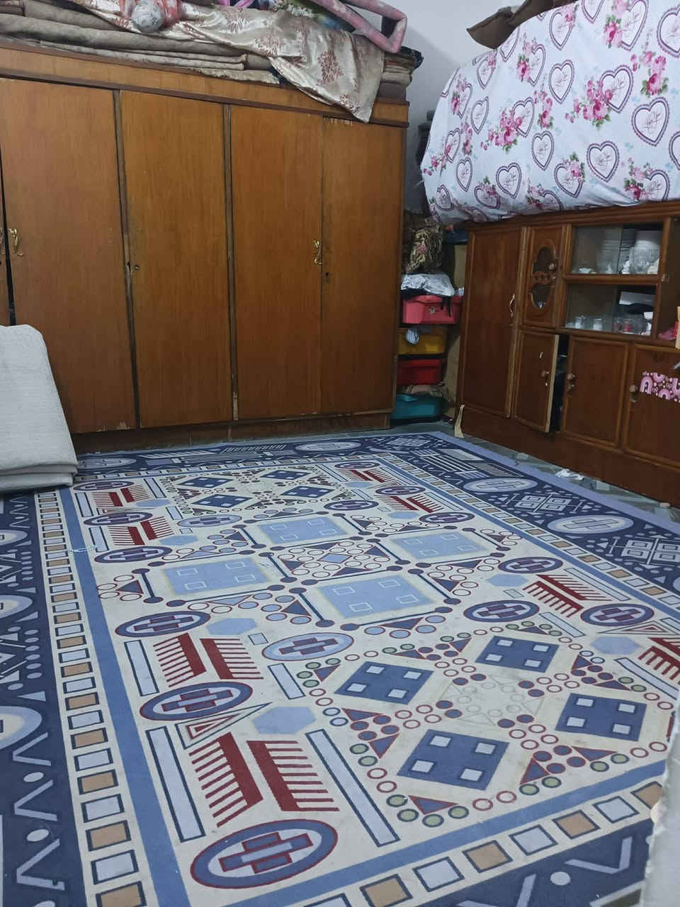 الدار للبيع
زراعي سند 25 ال ابو جاسم نهايت شارع الوكفه 
بي غرفه وصاله وستقبال ومطبخ وصحيات داخل وخارج 
مساحه 190 قريب مجمع الغديرقريب عل تبليط  استفسار صاحب الدار  *********** مكلف بلنشر
