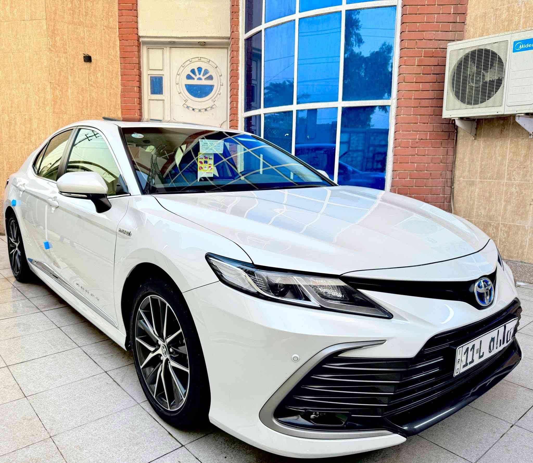 للبيع كامري هايبرد 2024 gle
رقم بغداد ماشية 55 الف
كفالة عامة 
خليجي عبد اللطيف  
عليها تايرات برجستون جديدة
المواصفات
 GLE 
محرك 2500 
بصمة تشغيل
فتحة
شاشة
كامرة
كرسي السايق كهرباء 
بردة كهرباء 
حساسات امامي خلفي 
هاند بريك بصمة
3 انظمة قيادة 
الايكو والسبورت والنورمل 
مصابيح امامية زنون 
اوتو هولد 
ايڤي مود 
اشارة بلمري 
وباقي المواصفات المعروفة 
مكان السيارة اربيل
***********
