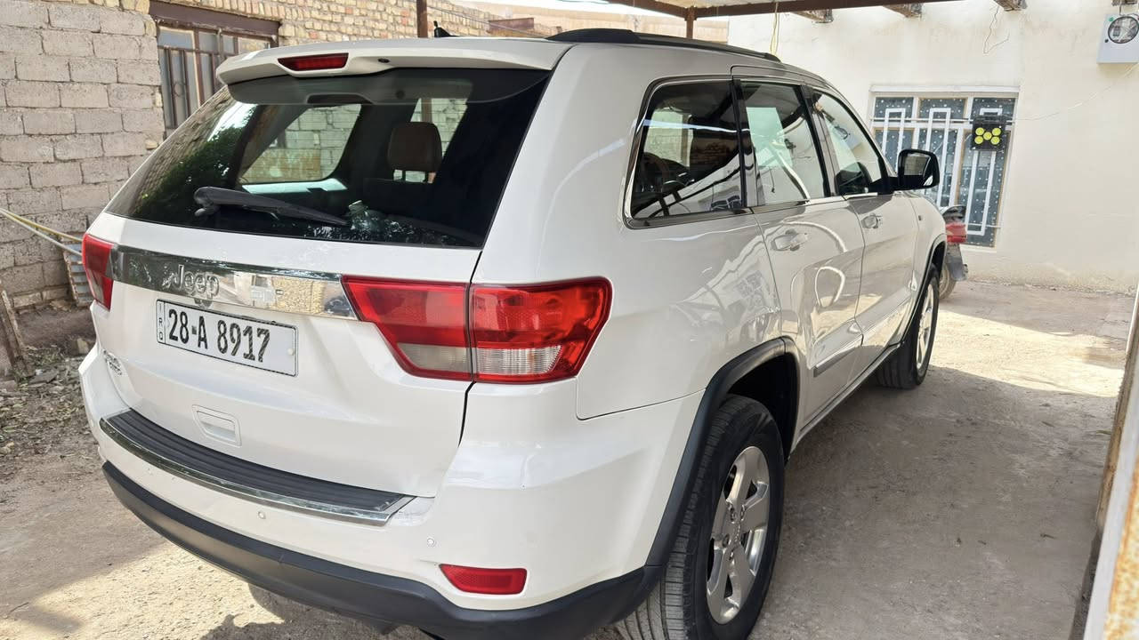 السلام عليكم جيب لاريدو ٢٠١٢ وارد خليجي رقم نجف بأسمي فول عدا الفتحة 

تخم تاير جديد حداديه من الطول لطول جديدة كير محرك كله تمام وخير من الله تبريد ثلج  السيارة بيها قطعتين بنيد وجاملغ مبدل 
سيارة ترهم بيع ومراوس 
***********
