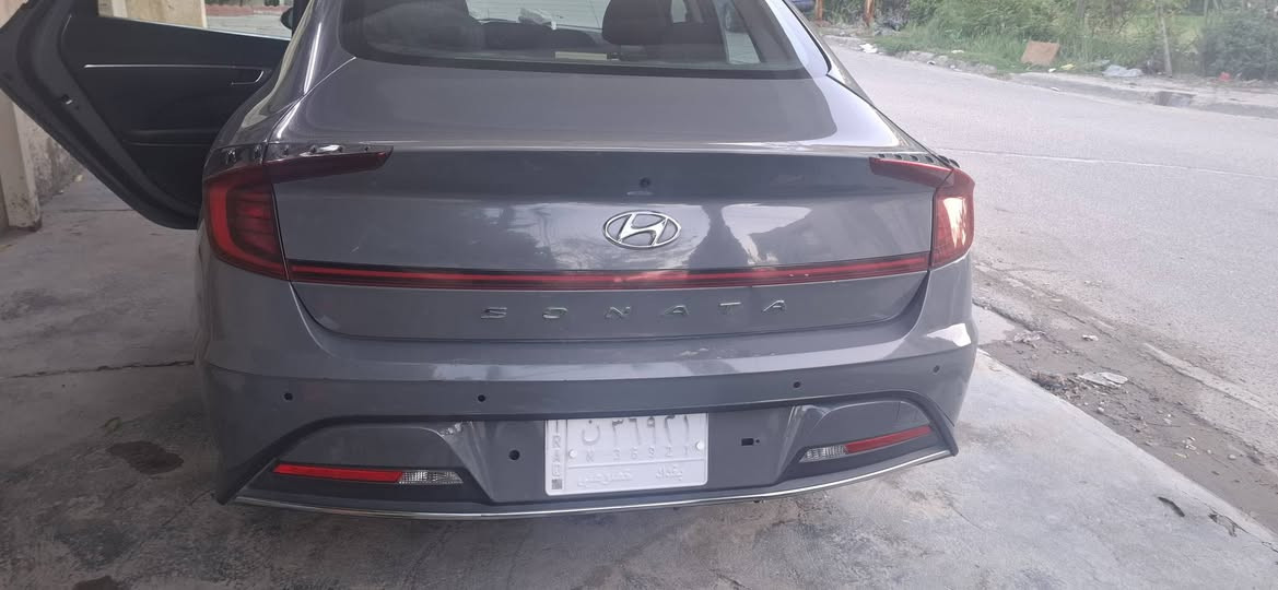 سوناتا هايبرد 2023 مواصفات بلو
مكينه 2000 هايبرد/ بدون ايرباك/ 
محرك كير شاصي بطارية مكفولة 
بصمة / 4 وضعيات قيادة/ تشغيل عن بعد
رادار امامي / رادار خلفي/ نقطة عمياء
اتو هولد/ سايد بريك كهربائي
تبريد امامي خلفي قطعتين
ماشية 54000 ميل
حادث خلفي تبديل دعامية و فايبرة مال الكامره الخلفية و تعديل بسيط على البارد  جاملغات خلفية وسحب بدنه خلفية ، الجنطة بلادية بس مفتوحه بسبب الحادث
السعر 17700 دولار وبيه مجال
لاتصال ***********
KMHL24JJ5PA054514 رقم الشاصي

