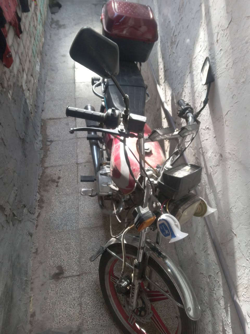 دراجه ايراني ٥كير  للبيع سعر ٥٠٠ وبيها مجال مكاني مدينه الصدر هذارقمي ***********
بس واتساب
