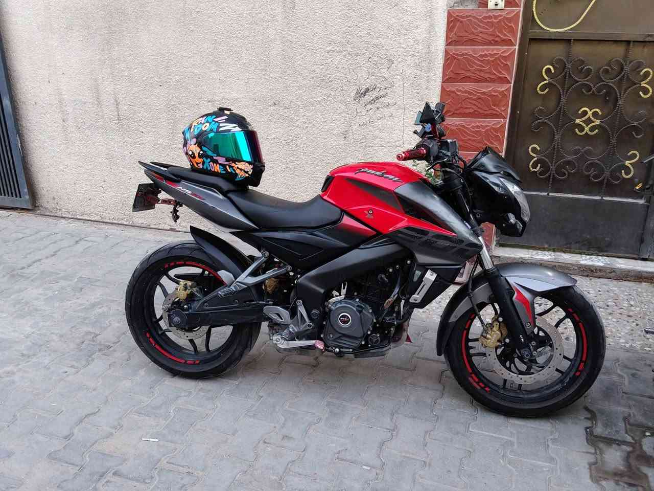 دراجه بولسرNs200 كفاله عامه مرقمه رقم بغداد للبيع السعر 3مليون وبيه مجال للاستفسار الاتصال على الرقم‏‪0772 697 1847‬‏
