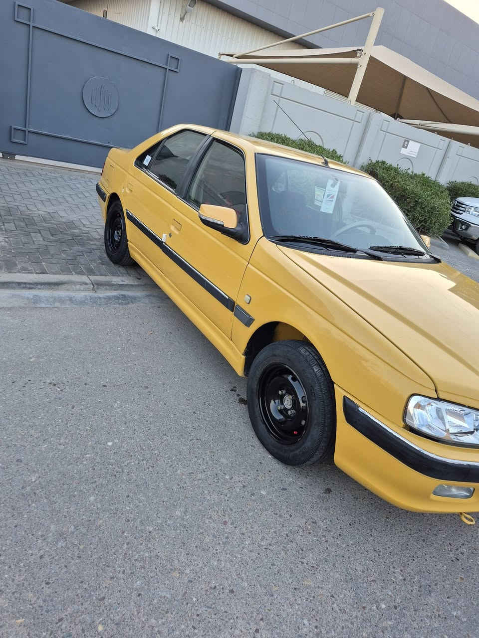 السلام عليكم بيجو بارص 2015 كفالة عامه مصفرة هيئه وغرامات مكينه كير حداده تخم تاير تبريد ضربة تبديل كلها مكفولة تراي يخبل سيارة جديده واحلى من صور ولحد يكسر بيها سعره 40 ,ورقة مكاني بلبصرة بلقبلة ***********
