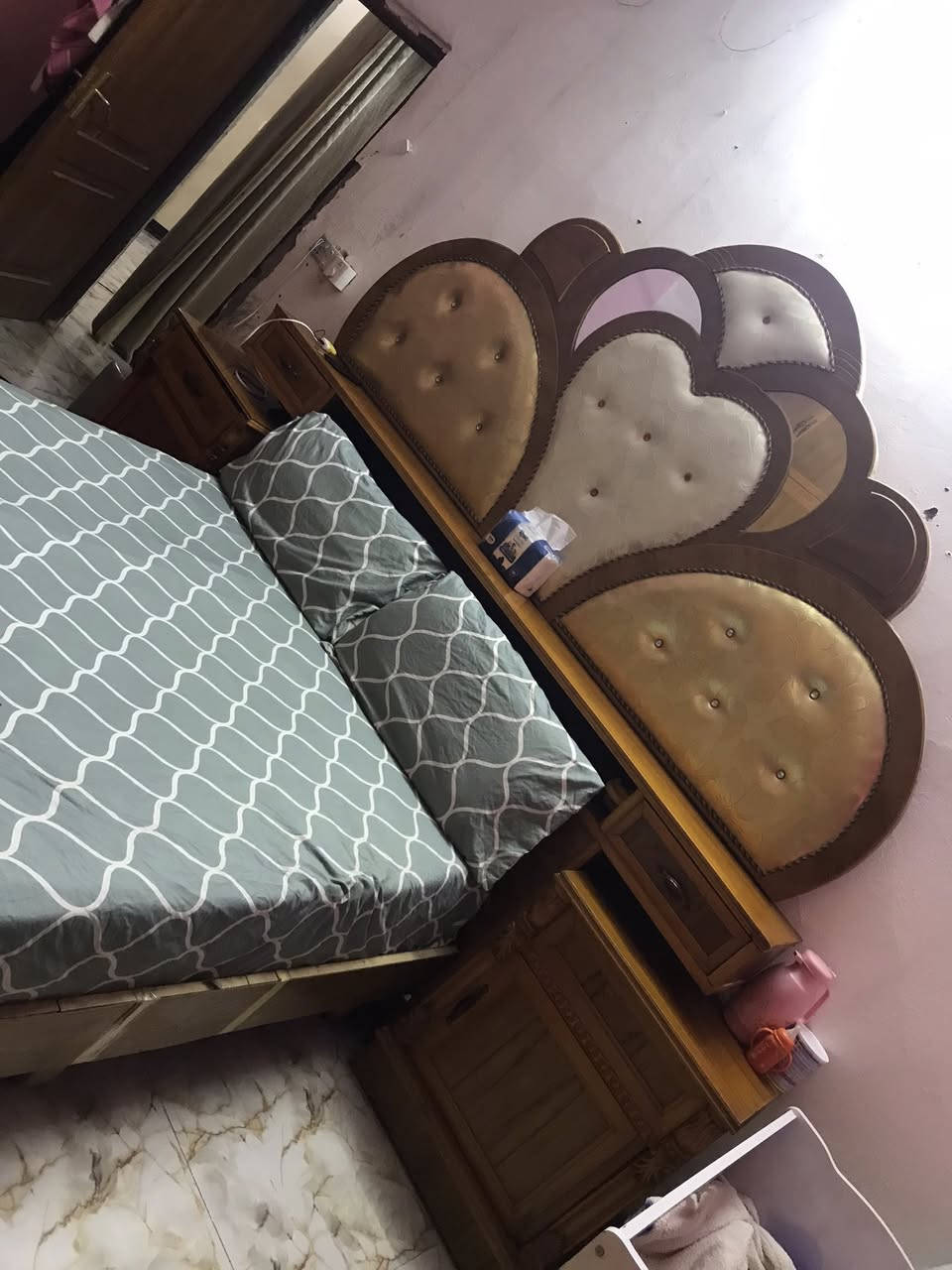 سلام عليكم غرفه صاج اللبيع سعرها مليون و٢٠٠ وبيها مجال مكاني بعقوبه الزراعي خلف جامع المدينة المنورة تواصل على رقم ***********
