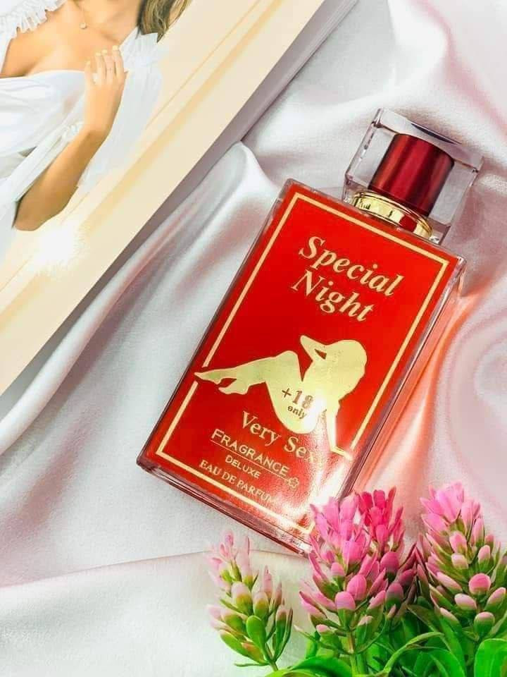عطر سبيشل نايت Special night عطر الاغراء وللاثارة الرومانسي عطر فرموني للمتزوجين الذي يعمل  على إثارة الحواس وتحفيزها❤️‍🔥🔥

Special Night للجنسين 100 مل – او دى بارفان  Special  ♥️Night

♥️ عطر الاثارة والاغراء للمتزوجين +18 ❤️💋
عطر زهري منعش يعبّر عن مُثُل الحداثة والأنوثة والثقة عطر Special Night هو عطر ناعم و رائحة ترمز إلى الجوانب الحديثة والحديثة للأنوثة والرومنسية والشراكة العميقة .

♥️ هذه الرائحة الرائعة تكمل الروح الحرة للرجل وللمرأة التي تتوقف لتنغمس في لحظات الحياة البسيطة المشي في المنزل عند الفجر شعور الدفء الشمس على بشرتها لمسة ناعمة من زهرة في هذه اللحظات .

تعد Special Night  من أكثر العطور جاذبية وتشع بريق من الثقة والتأكيد على الذات و النضارة الخضراء المنعشة  مما يؤدي إلى روائح قلب باقة أزهار من روز براعم الحساسة ممزوج بخبرة مع ياسمين بتلات و فريزيا بينك لخلق زهور طبيعية تم إضفاء الدفء على هذه الرائحة من خلال الاتفاقات الجذابة لشير وودز في الروائح الأساسية مع خشب الأرز الجذاب الذي يشكل التوقيع الأساسي لهذا العطر الرائع .
🔴 روائح مقدمة العطر : زهر الصبار
🔴 قلب العطر : فريزيا وردية ، بتلات الياسمين ، براعم الورد
🔴 روائح قاعدة العطر : خشب ارز وخشب شفاف #الاصلي


**إذا كنت صاحب هذا الإعلان وتريد حذفه لأي سبب، رجاءا أرسل رسالة إلى الدعم الفني**